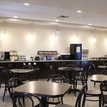 Prairie Moon Inn&Suites Macklin Buitenkant foto