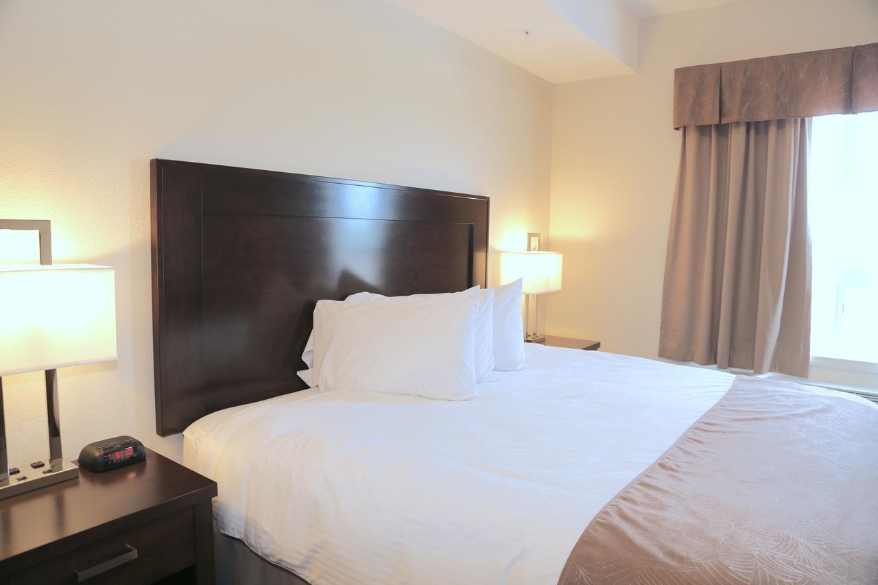 Prairie Moon Inn&Suites Macklin Buitenkant foto